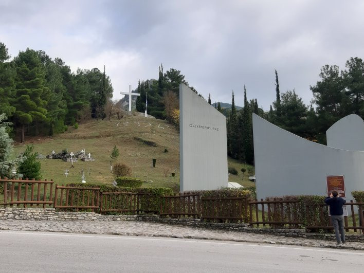 Monument to the Heroes of 1821-卡拉夫里塔必去景点