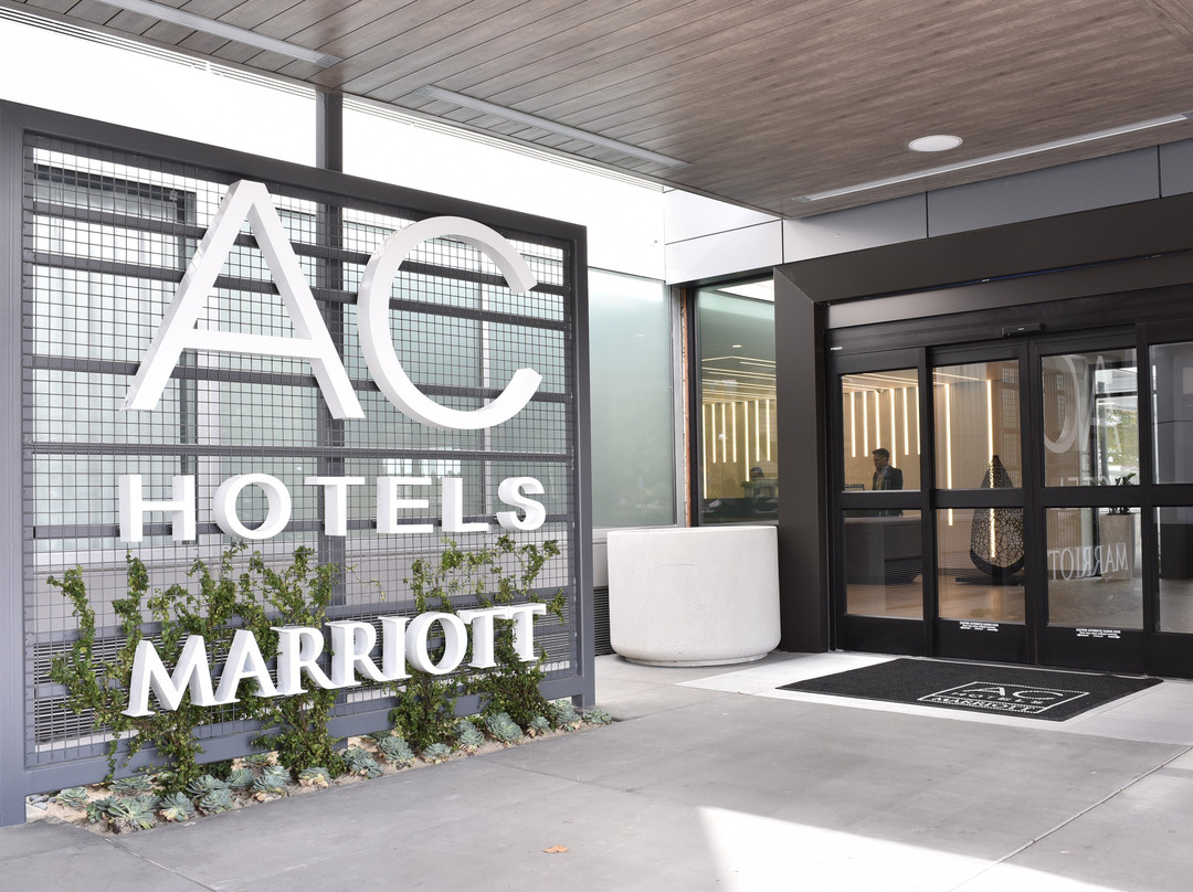 普莱森喜来登酒店主图