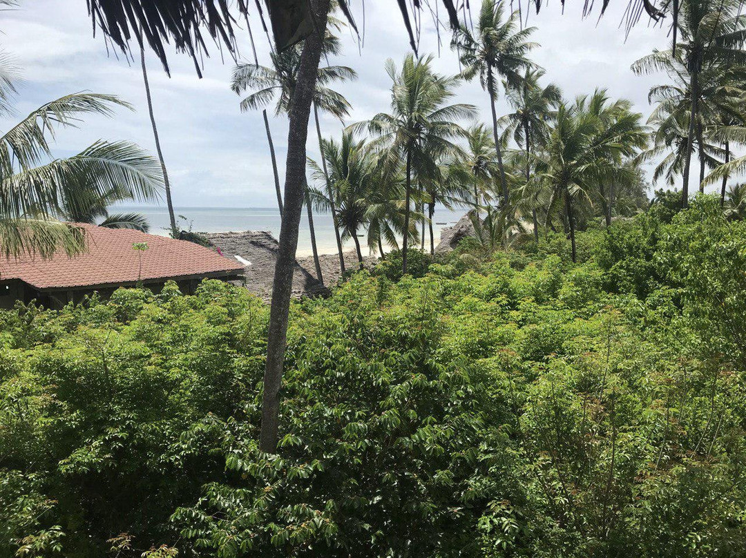 帕鲁波利海滩度假酒店主图