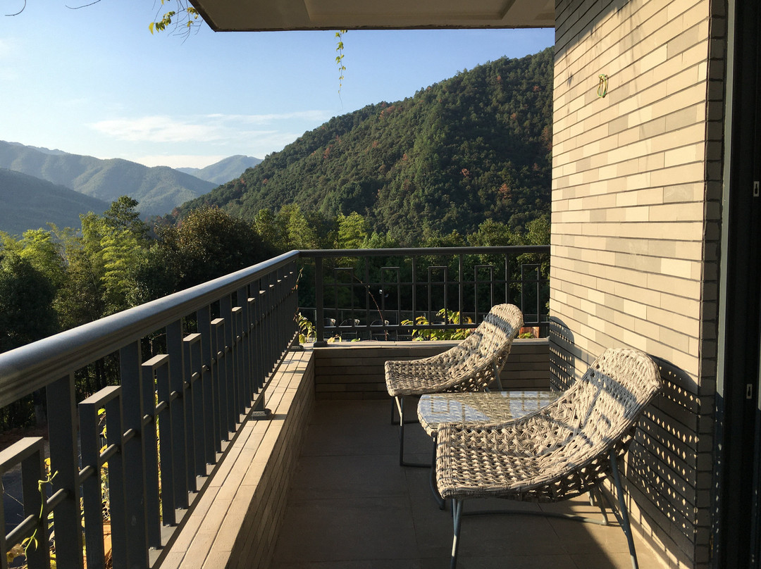 大余大龙山生态酒店主图