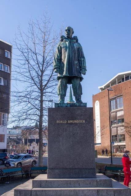 Roald Amundsen Monument景点图片