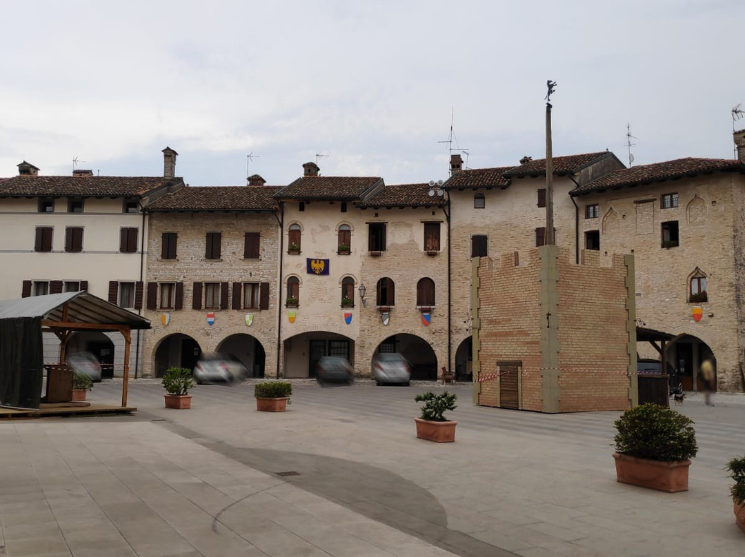 Piazza Liberta景点图片