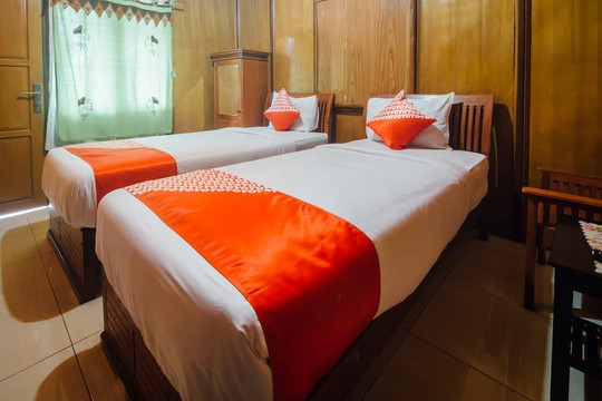 OYO 1300 Crecia Guest House主图