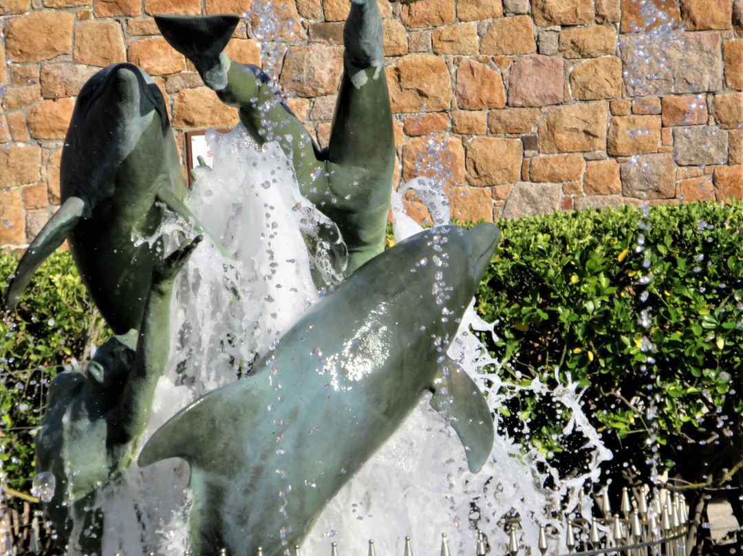 The Swimmers 2 Statue-St. Helier必去景点