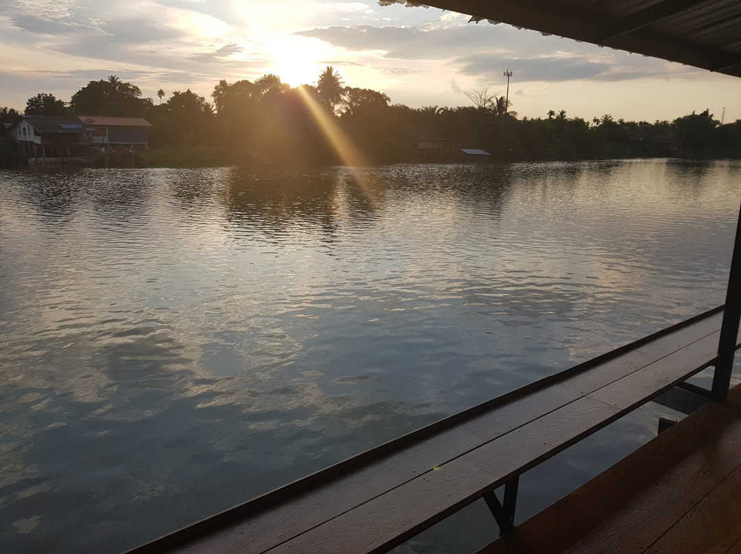 Baan Rim Nam River side BNB & Hostel