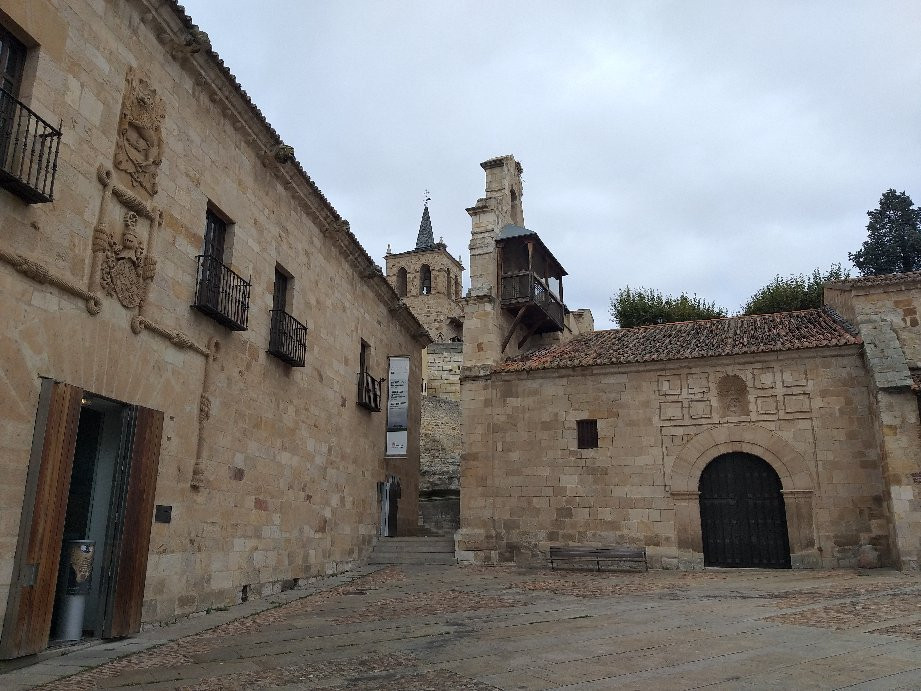 Iglesia de Santa Lucia-萨莫拉必去景点