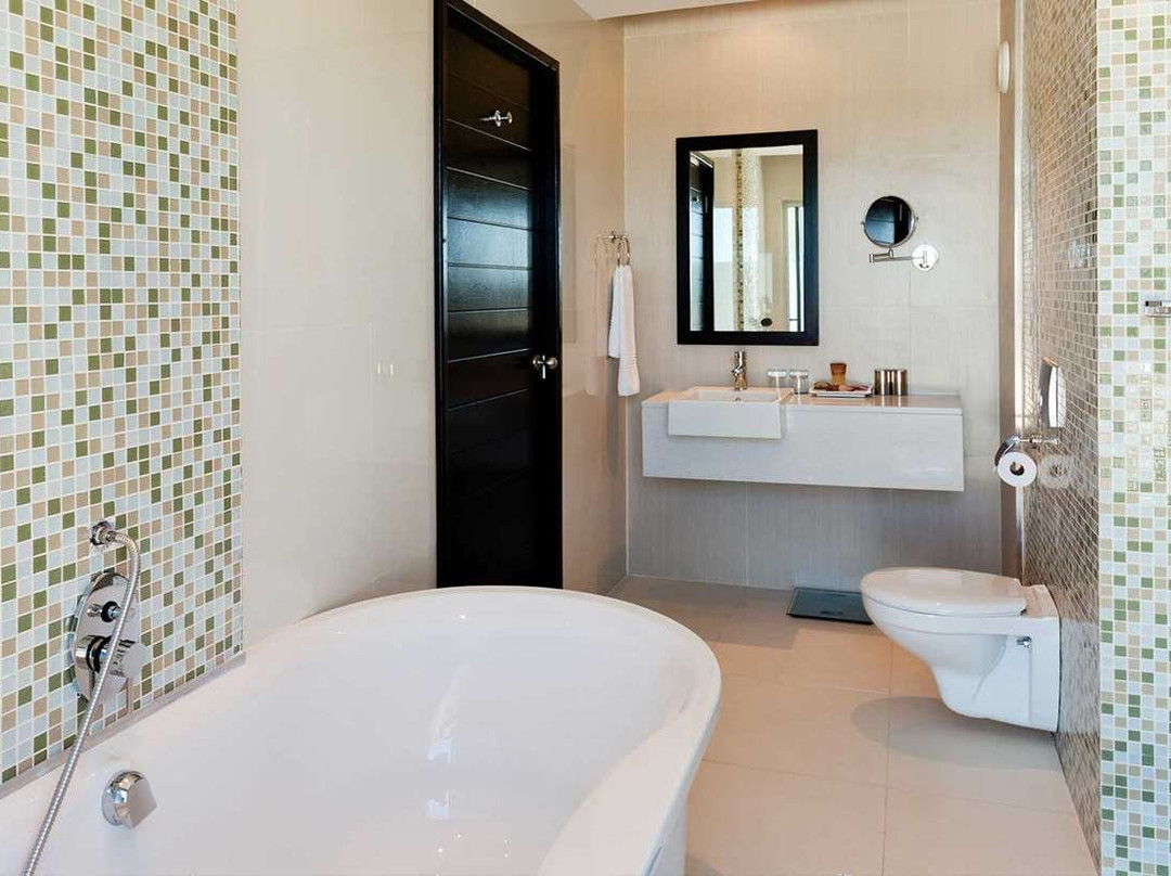 The Oasis Hotel主图