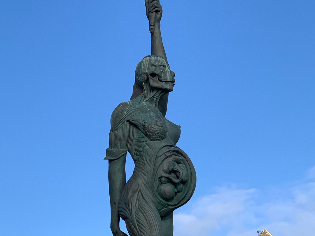 Verity Statue-伊尔弗勒科姆必去景点