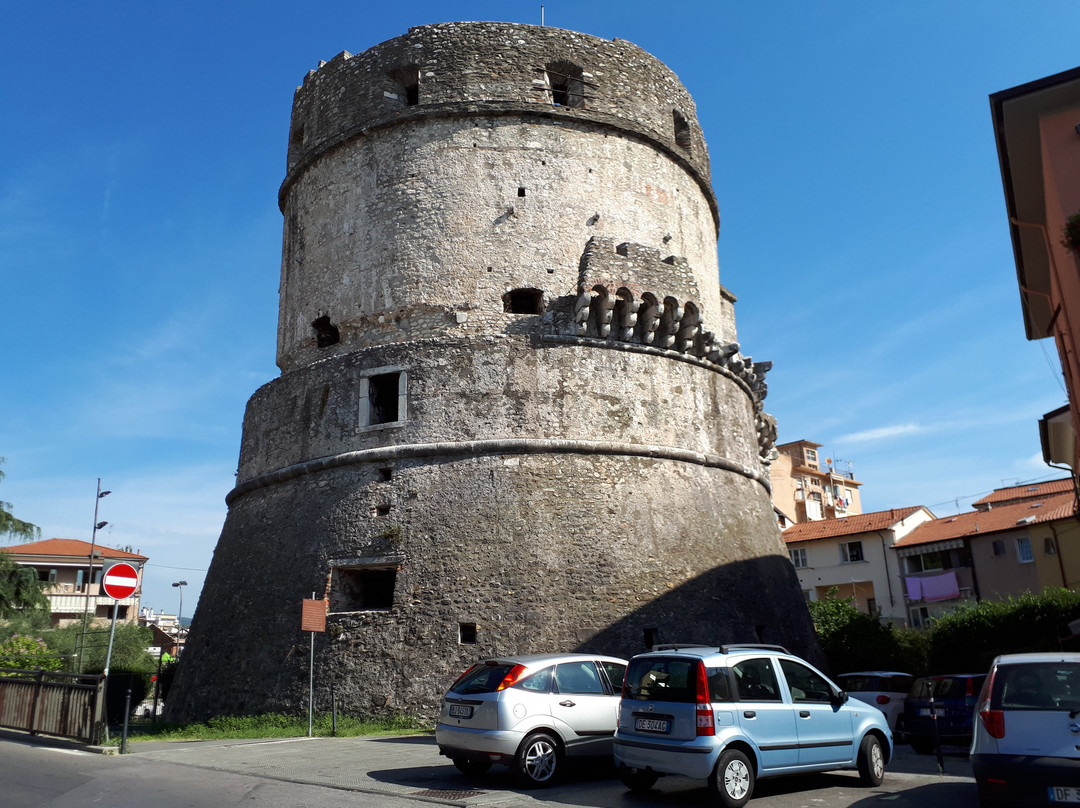 Torre di Castruccio-卡拉拉必去景点