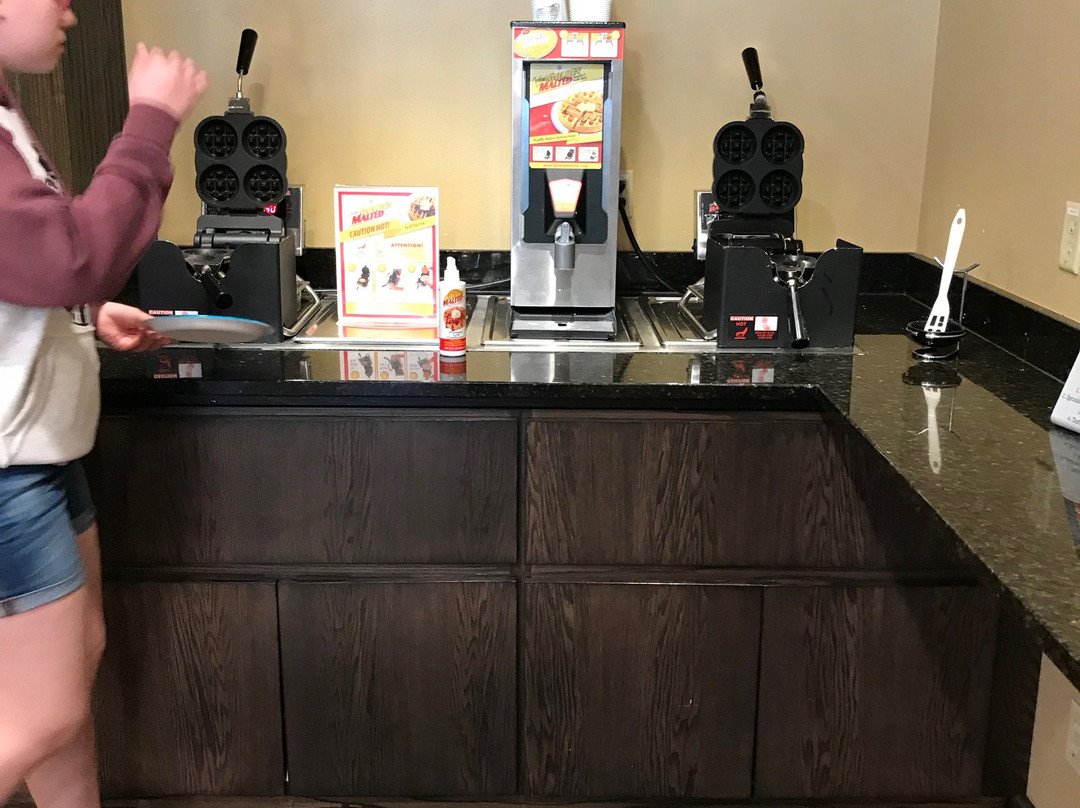 Best Western Golden Spike Inn & Suites主图