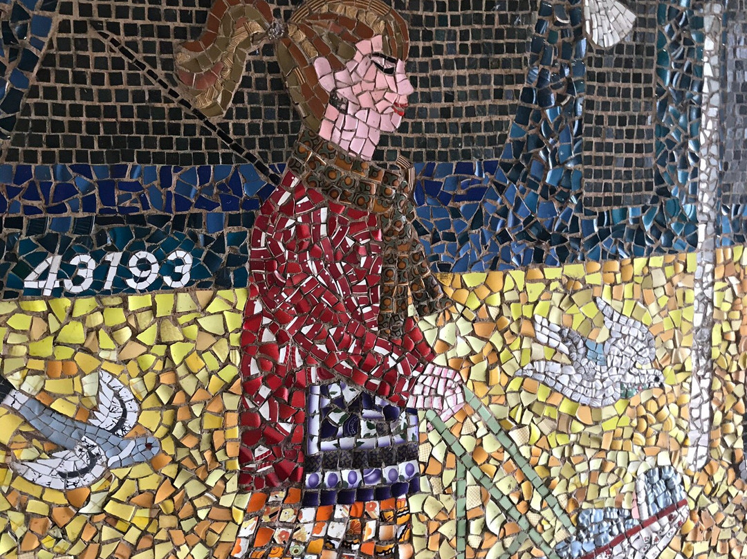 St Thomas' Pigeon Mosaic景点图片