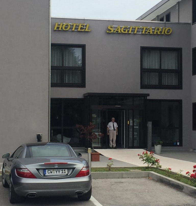 斯皮纳里酒店主图