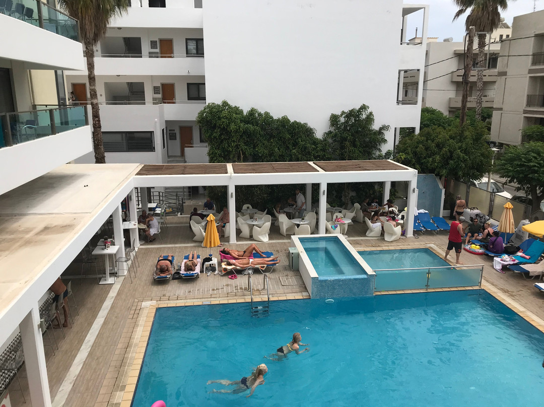 Philippion Hotel & Apartments主图