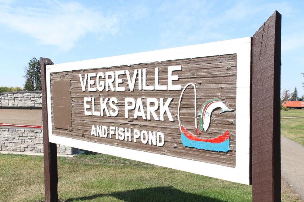 Vegreville Elks Park and Fish Pond-韦格勒维尔必去景点