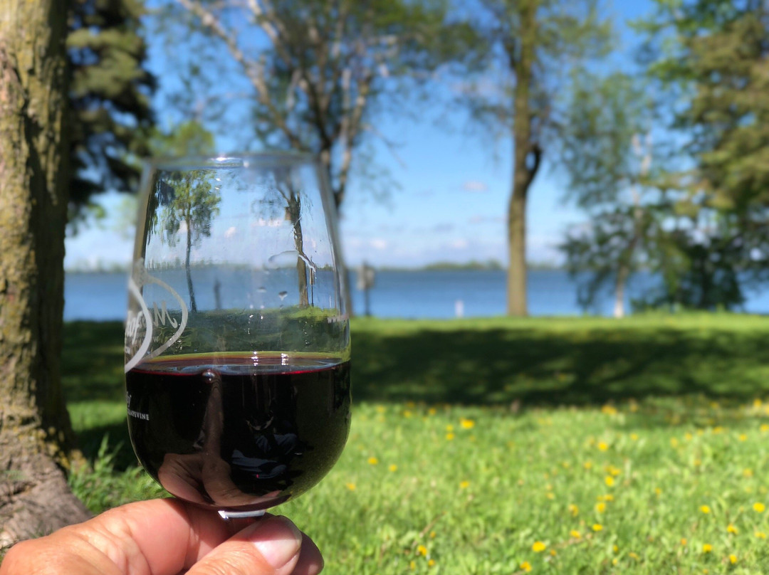 Round Lake Vineyards & Winery景点图片