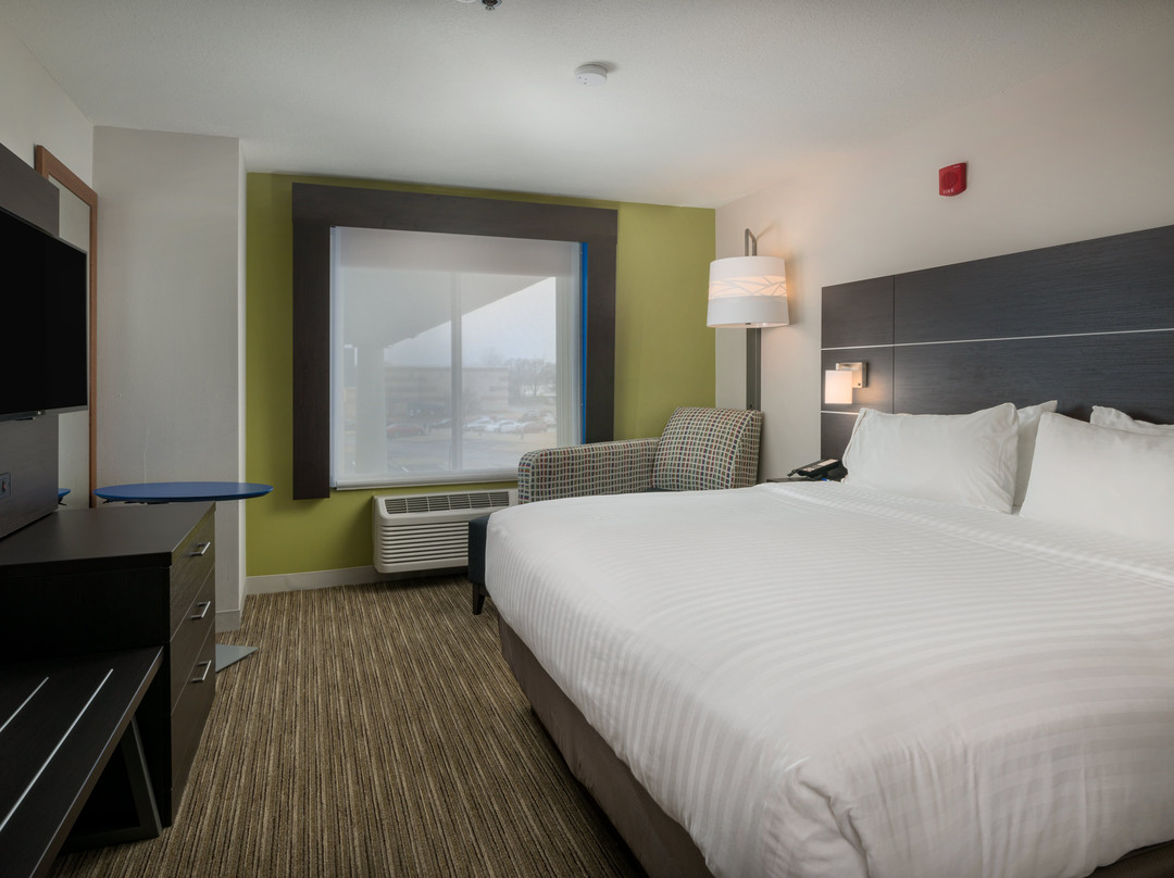 Holiday Inn Express & Suites Lawrence By IHG主图