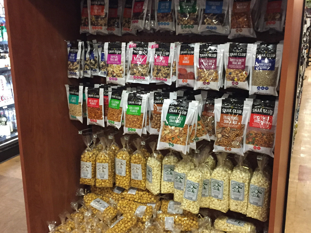 Yosemite Village Store-优胜美地国家公园必去景点