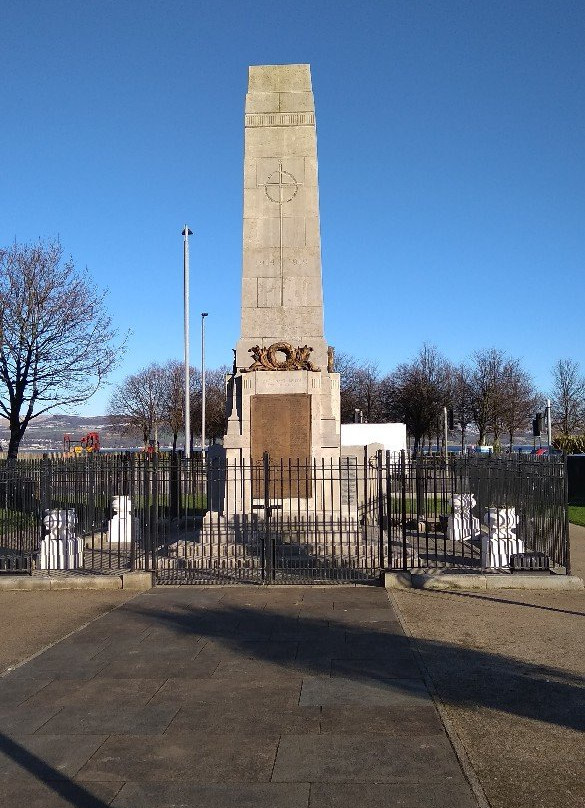 Port Glasgow Cenotaph and Wall景点图片
