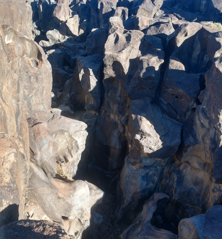 Fossil Falls Campgrounds Recreation Site-Olancha必去景点