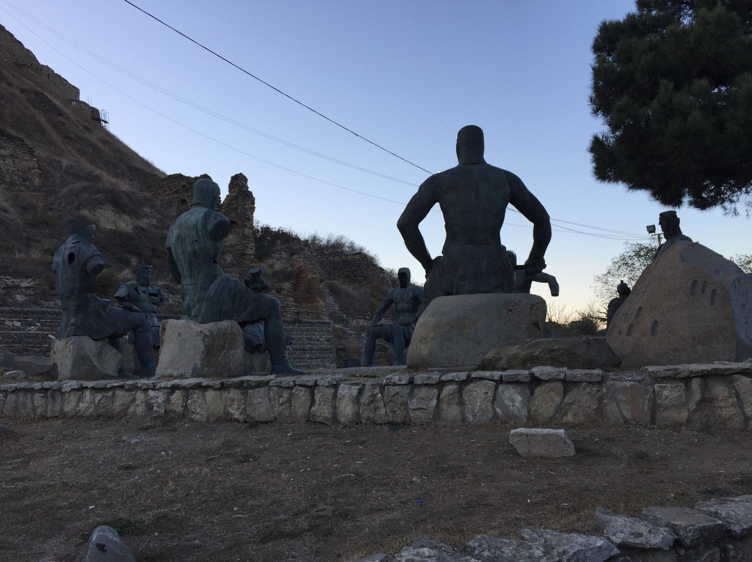 Monument to the Defenders of the Fortress-Gori必去景点