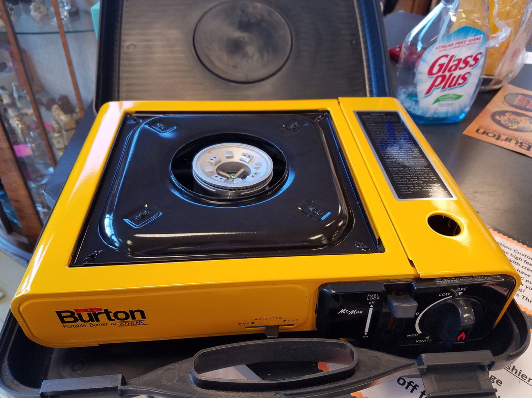 Finding Treasures for a Cure Thrift & Antique Store-林伍德必去景点