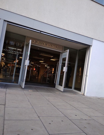 巴宝莉工厂店-伦敦必去景点