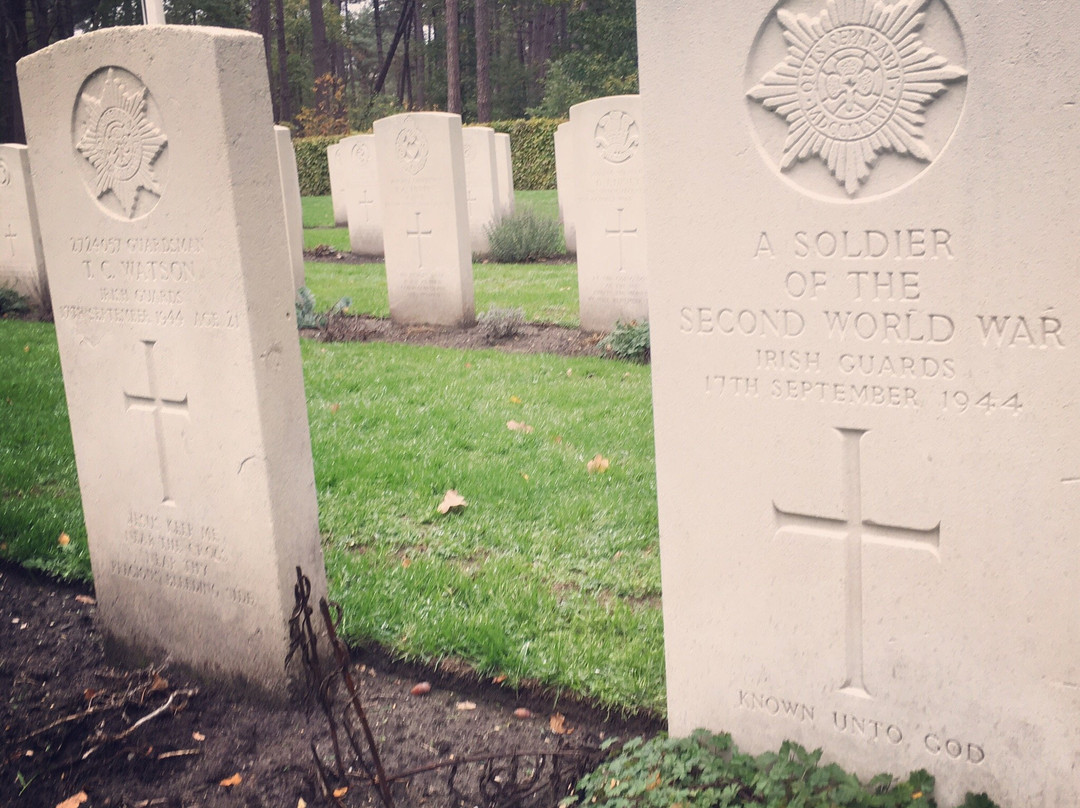 VALKENSWAARD WAR CEMETERY-Valkenswaard必去景点