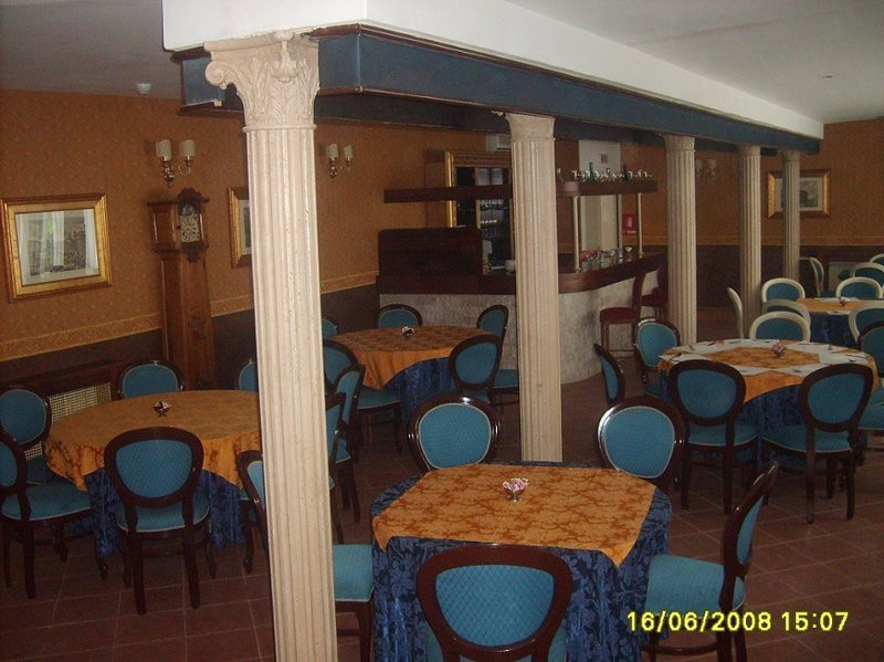 迪尔乐酒店集团主图