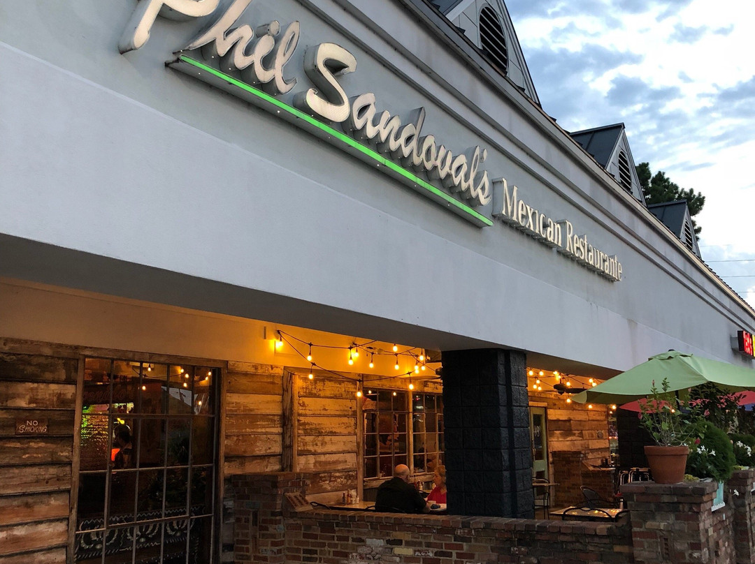 亨茨维尔餐馆和美食-Phil Sandoval's