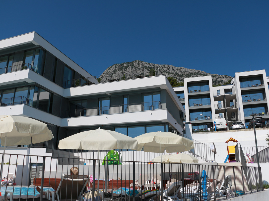 Morenia Beach Resort主图