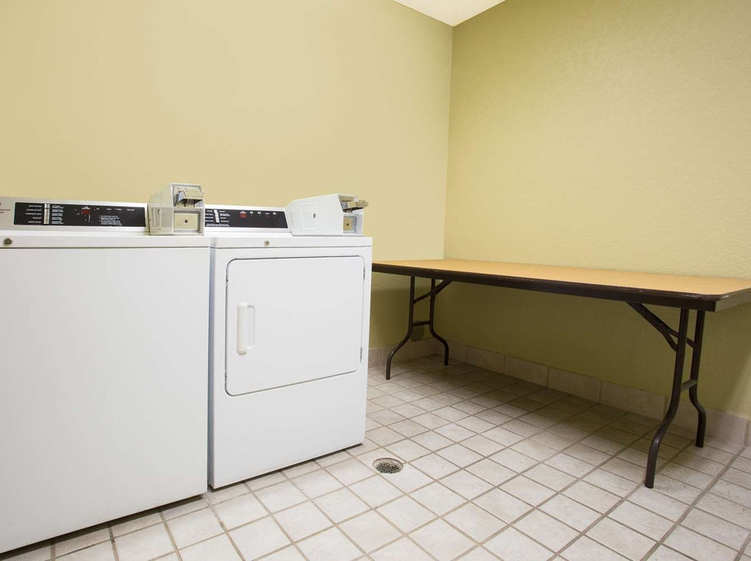 Super 8 by Wyndham Nixa/Springfield Area主图