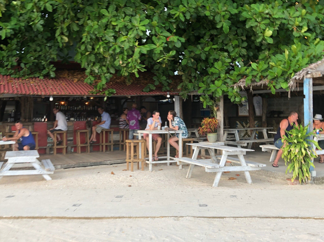Au Chong Beach Bar Cafe景点图片