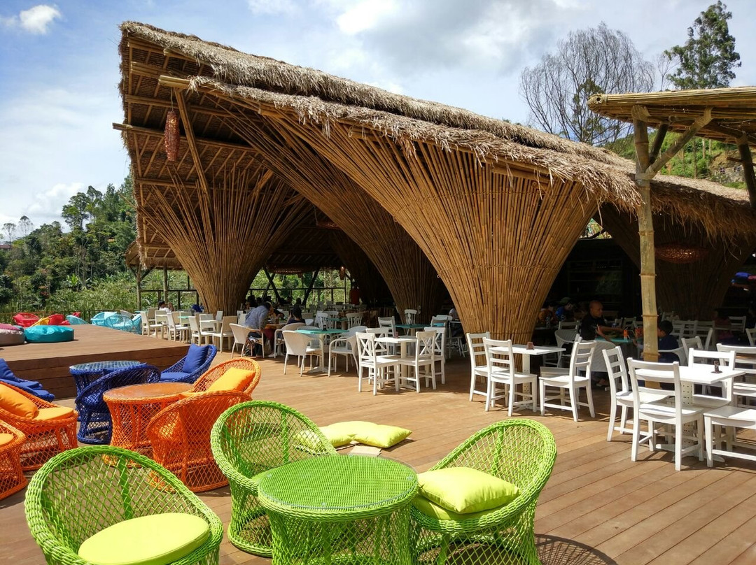 Nagrak餐馆和美食-Omah Bamboo Restaurant