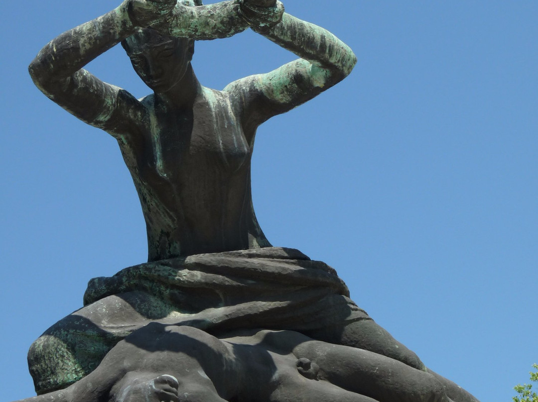 Monument to Fallen Soldiers and Victims of Fascism景点图片