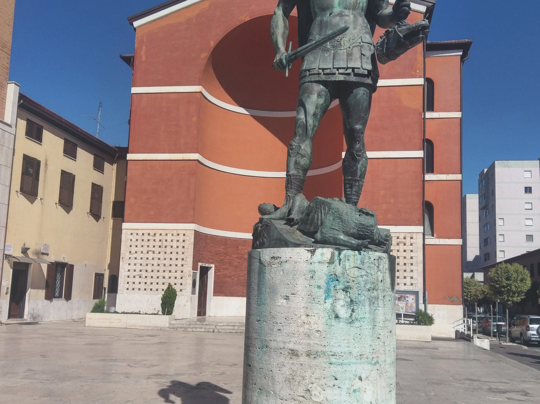 Statua di San Michele Arcangelo景点图片