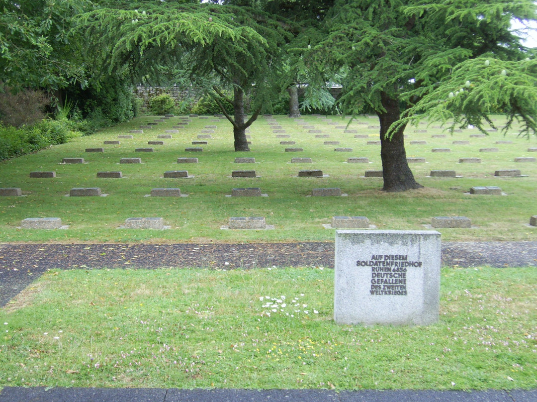 German War Cemetery Pornichet景点图片