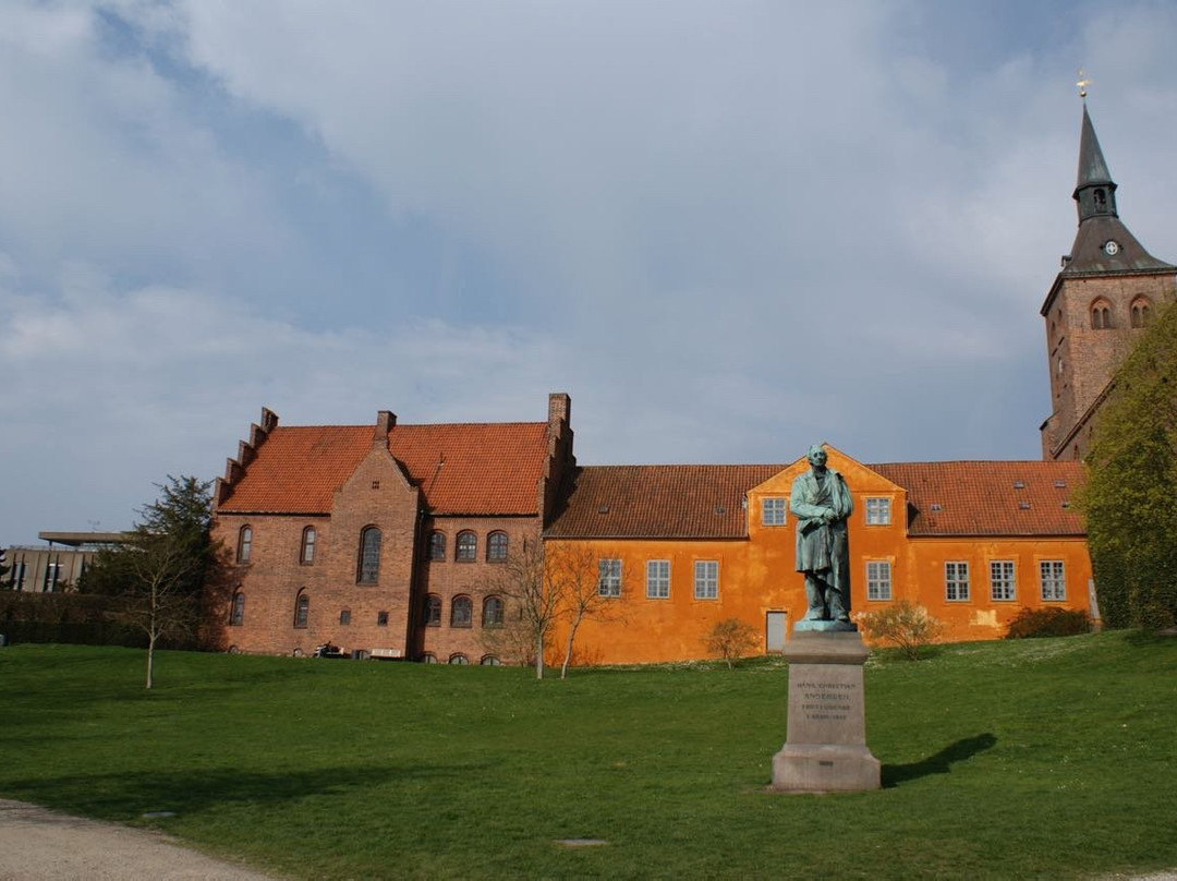 Hans Christian Andersen Statue-欧登塞必去景点