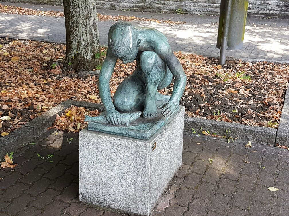 Junge mit Fisch景点图片