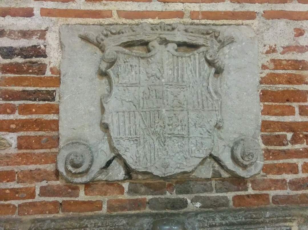 Calle Real Fountain-阿尔穆涅卡尔必去景点