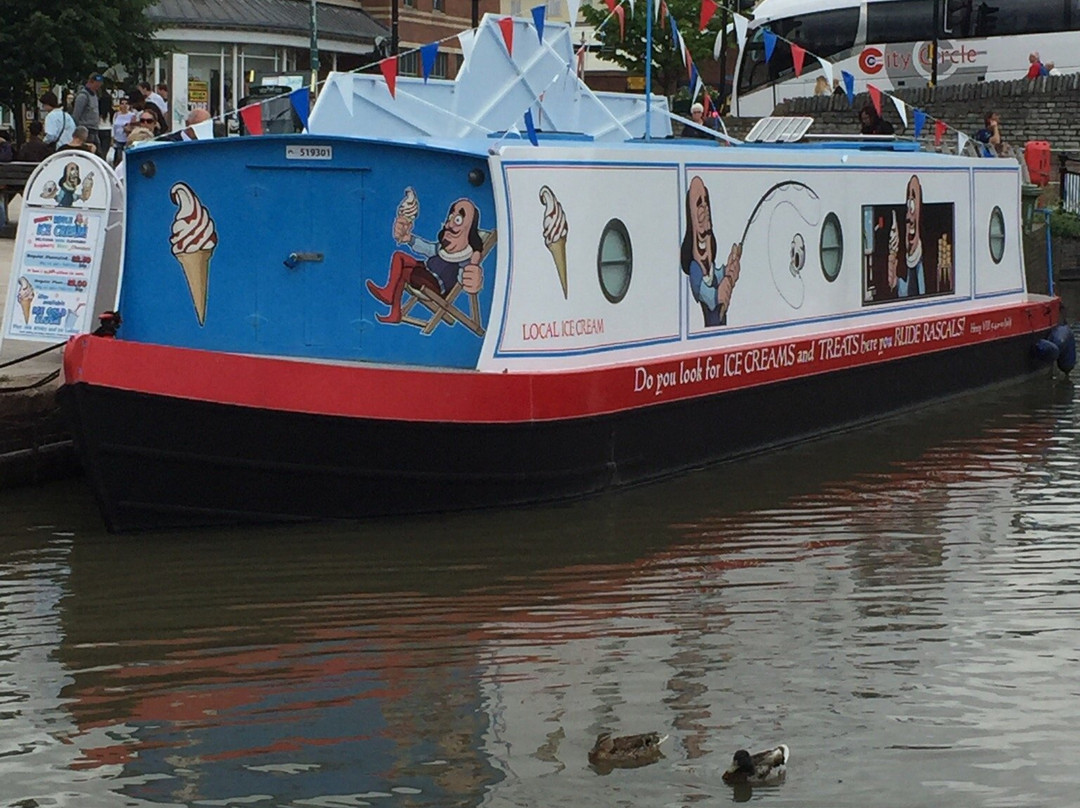 Shakee's Ice Cream Boat