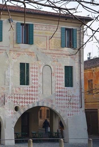 Piazzetta San Parisio-特雷维索必去景点