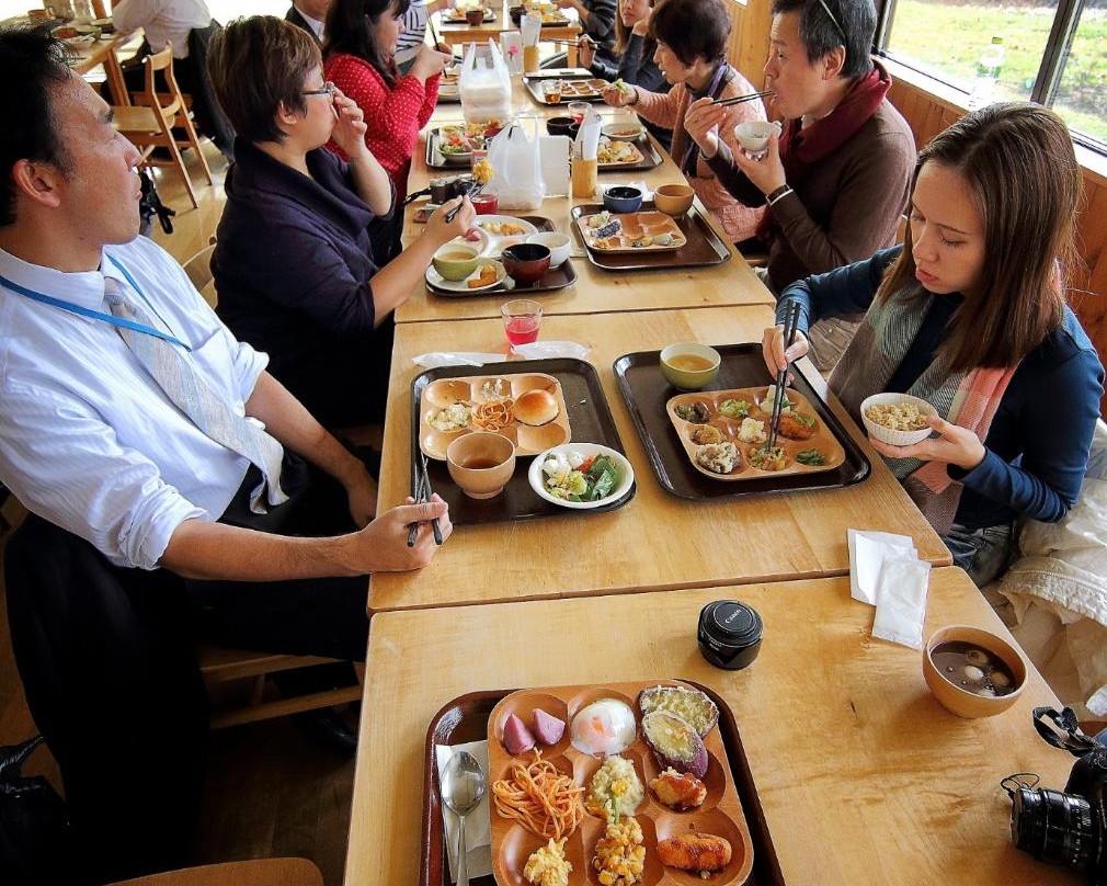 北广岛市餐馆和美食-Kururu-no-Mori