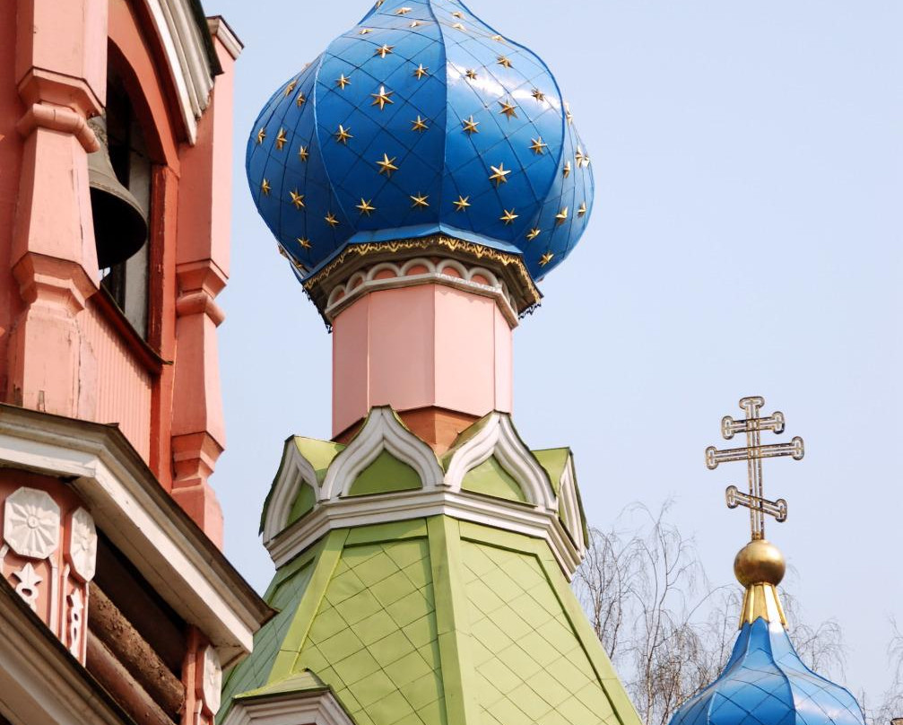 Sacred Troitskiy Temple景点图片