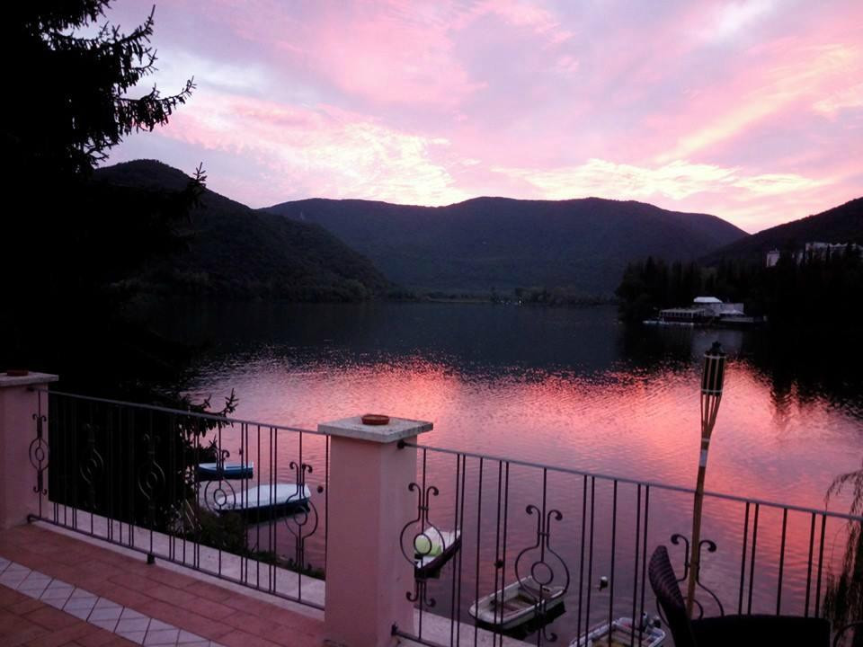 7 Acque Lakeview Rooms