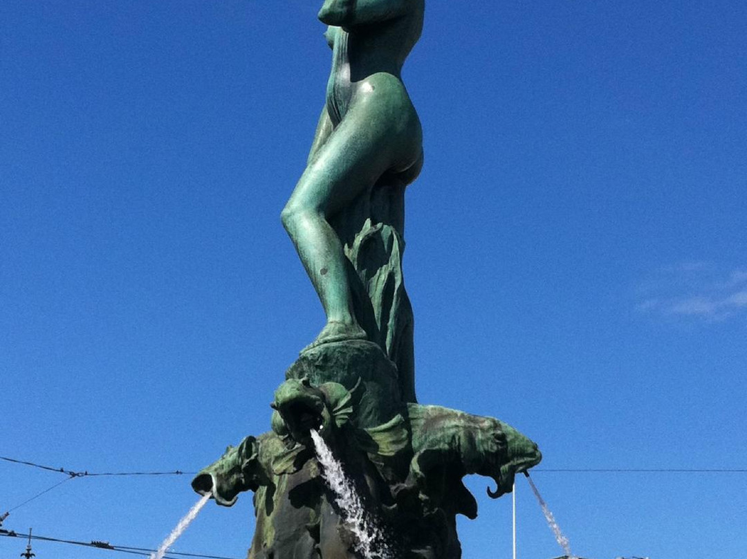 波罗的海的女儿雕像-赫尔辛基必去景点