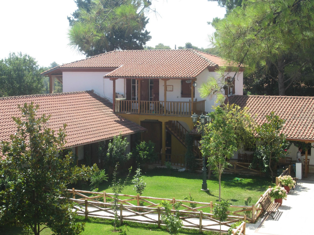 Lefkada Monastery οf Faneromeni-Tsoukaladhes必去景点
