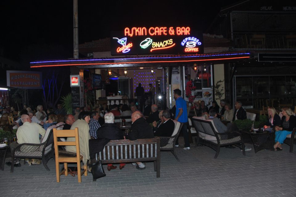 Ekincik餐馆和美食-Askin Cafe Bar