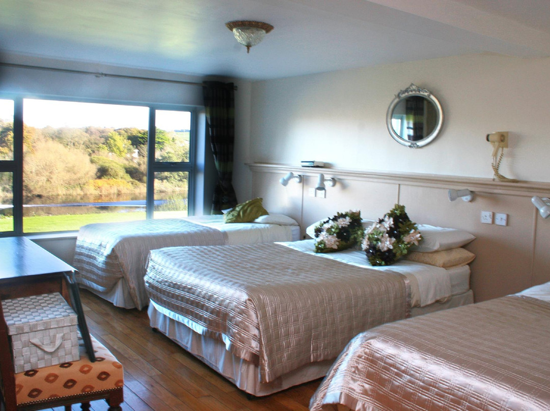Riverside House主图