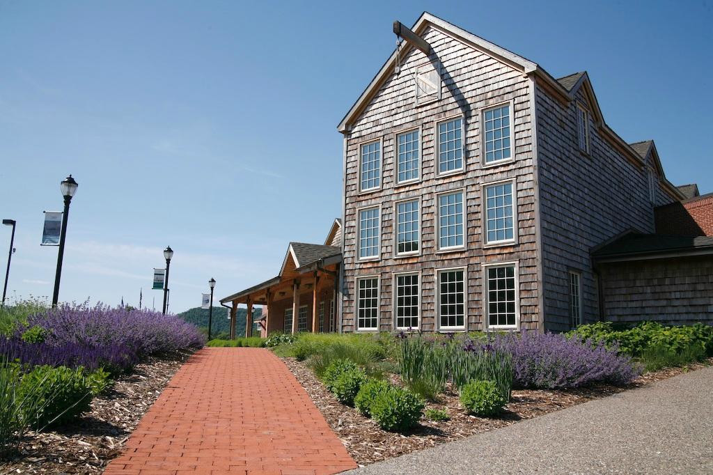 Minnesota Marine Art Museum-威诺纳必去景点