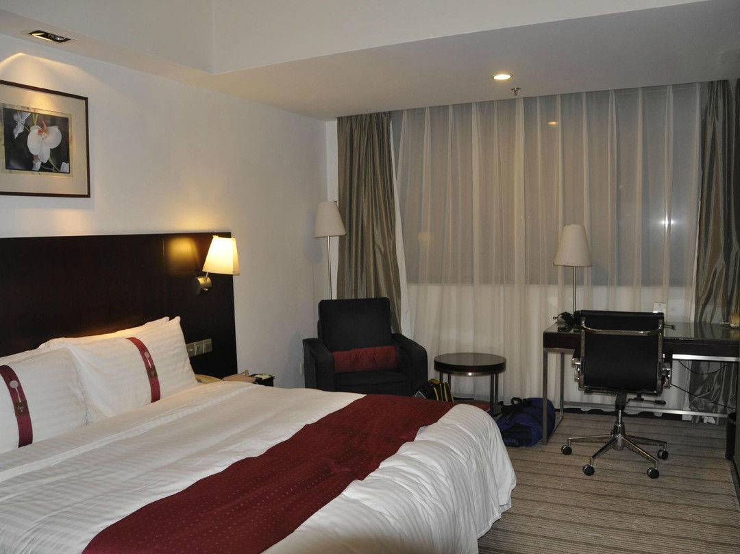 上海古井假日酒店主图